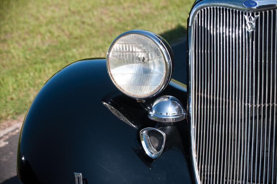  Ford DeLuxe Fordor Sedan 1933 года  (фото 10 из 17)